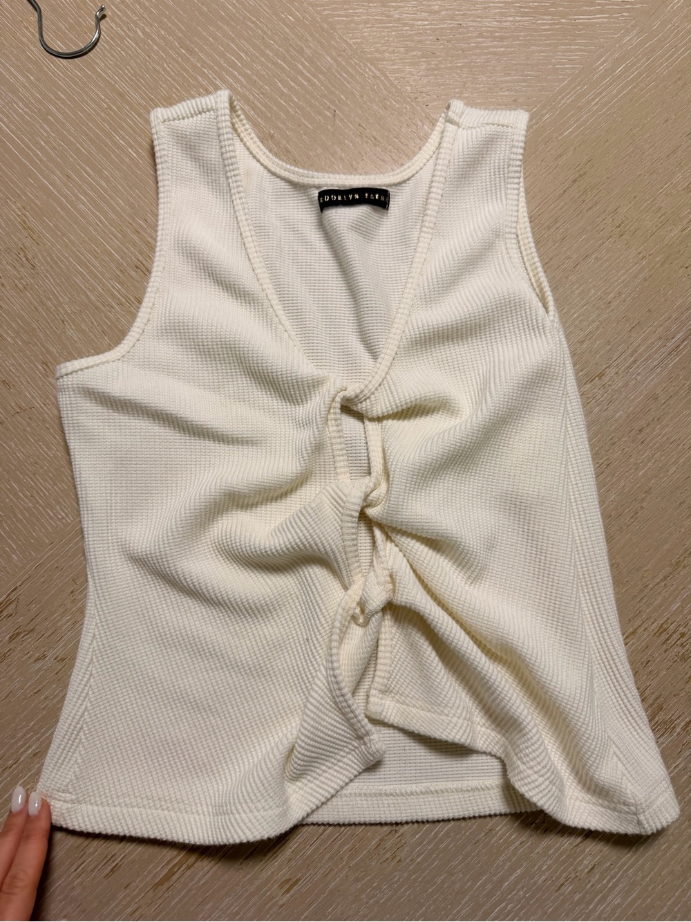 Cream Ribbed Knot-Front V-Neck Tank Top - Picture 2 of 4